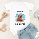 Body Personnalisé J'Aime Ma Grande Soeur Chien Photo<br><div class="desc">J'Aime Ma Grande Soeur ! Faites connaître à tout le monde votre meilleur chien et nouveau chien de garde dans la maison accueillante de votre nouveau bébé avec ce mignon chien personnalisé photo vêtements bébé chien. "I Love My Big Sister" personnalisez avec votre photo préférée de chien. Un cadeau de...</div>