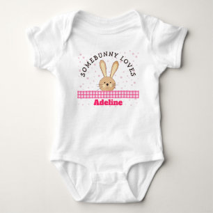 Body personnalisé Somebunny Loves You Rose pour bé