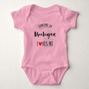Body Quelqu'Un Au Michigan M'Aime Carte Bébé Bodysuit