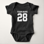 Body Red White Baby Football Sports Jersey Romper<br><div class="desc">Joli maillot de football pour bébé. Maman et papa adorent le sport. C'est naturel que le bébé aussi. Mignonne tenue pour bébé en rouge et blanc. Vous pouvez customiser le nom et le numéro du joueur sur l'avant et l'arrière du maillot. Pas seulement pour les fans de football. N'importe quel...</div>