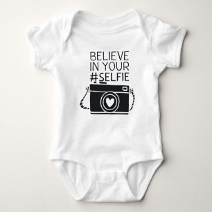 Body Rompède avec le texte: Believe in your #selfie