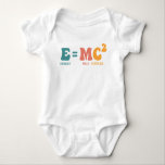 Body Science amusant E=MC2<br><div class="desc">Cultivez le petit génie en votre enfant avec notre Body pour bébé 'Science amusant E=MC2'. Ce body ludique ajoute une touche d'humour à la garde-robe de votre bébé, célébrant leur potentiel de grandeur. Conçu pour le confort et le charme, c'est la tenue parfaite pour les petits scientifiques en herbe. Faites...</div>