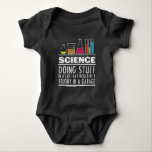 Body T-shirt drôle de chimie de la Science pour des<br><div class="desc">Connaissez un technicien de laboratoire ou un technologue médical qui A BESOIN de cette pièce en t ? C'est la chemise parfaite d'humour de laboratoire à porter avec frotte et des gants pour la semaine de laboratoire d'hôpital !</div>
