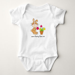 Body Un Lapin M'Aime. Cadeaux pour bébés de Pâques