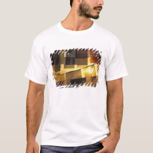 Boeddhistische gebedsvaantjes bij zonsondergang, t-shirt
