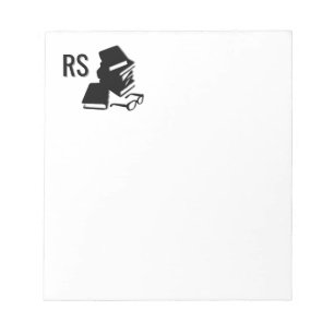 Boeken en glazen monogram notitieblok
