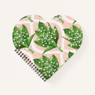 Boeket van lelie van de vallei bloemen op roze notitieboek