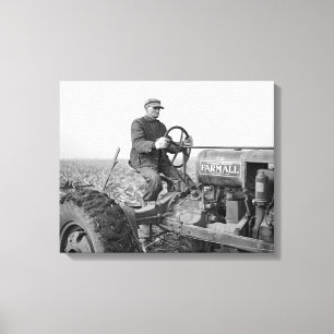 Boer bestuurt tractor, 1937 canvas afdruk
