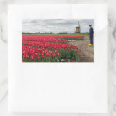 Boer inspecteert zijn tulpen en windmolen rechthoekige sticker (Tas)