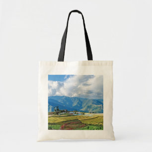 Boerderij in de oostelijke bergen van Bhutan - Him Tote Bag