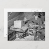 Boerderij Worker Plays Guitar, 1939 Briefkaart (Voorkant / Achterkant)