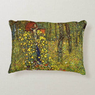 Boerderijtuin met kruisbeeld door Gustav Klimt Accent Kussen