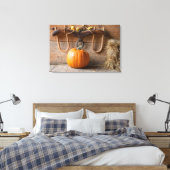 Boerenmuseum. Pompoen in schuur met hooivaal Canvas Afdruk (Insitu (Slaapkamer))