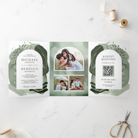 Boho Arch Sage Green Brush Strokes QR Code Weddens Drieluik Uitnodiging (Binnen)