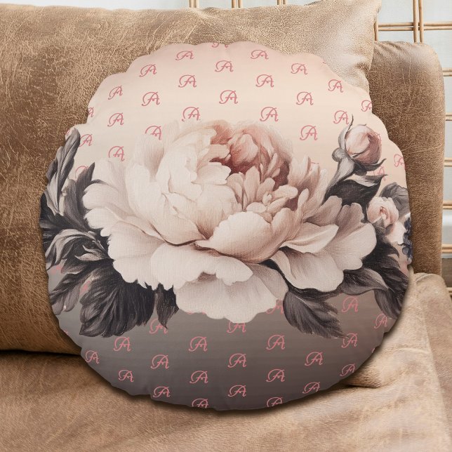 Boho Beige Floral Monogram Ronde Sierkussen Rond Kussen (Round beige rose pillow on a couch.)