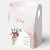 Boho boog donker maroon blush rozen eucalyptus gou bedankdoosjes (Geopend)