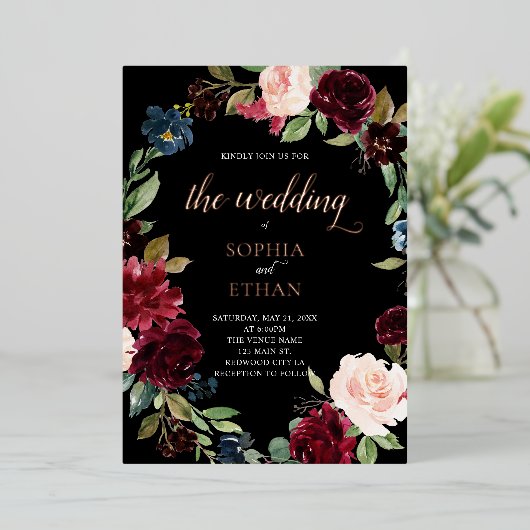 Boho Burgundy Blue Flowers Script Weduwschap Folie Uitnodiging (Staand Voorkant)