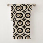 Boho Chic Black & Beige Geometric Pattern Bad Handdoek (Insitu)