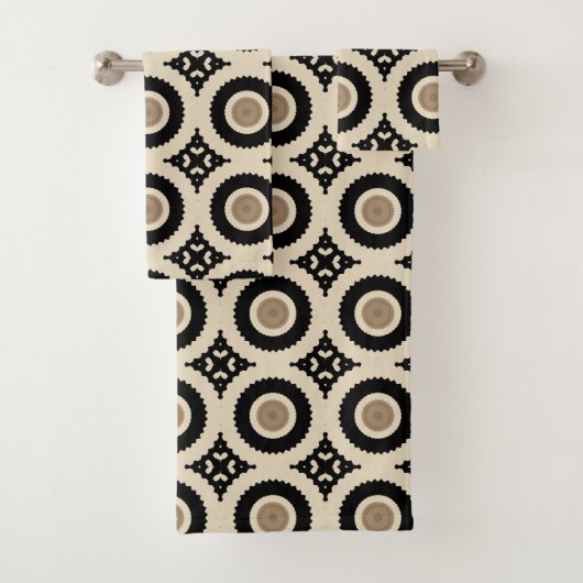 Boho Chic Black & Beige Geometric Pattern Bad Handdoek (Insitu)