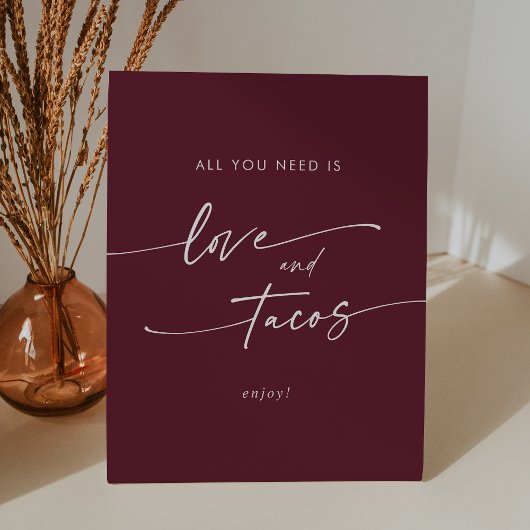 Boho Chic Bourgogne Red Love Taco Bar Huwelijk Reclamebord Met Voetstuk