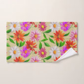Boho Chic Multicolor Flowers with Leaves on Beige (Serviette à main)