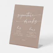 Boho Chic Neutral Taupe Wedding Signature Drinken Reclamebord Met Voetstuk (Voorkant)