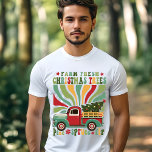 Boho Christmas Farm Arbres frais Camion<br><div class="desc">Boho Christmas Farm Fresh Trees Truck Festive Holiday Tri-Blend Shirt présente le texte "Farm Fresh Christmas Trees" dans la typographie de script moderne accentué par un camion de ferme rétro de style Matisse coloré portant un arbre de Noël. Parfait pour les cadeaux de Noël, fêtes de Noël et fêtes de...</div>