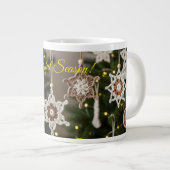Boho Crochet Snowflake Gezellige Drank Kerst Extra Grote Beker (Voorkant rechts)