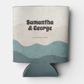 Boho Dusty Blauw Retro Typografie Bruiloft Gunsten Blikjeskoeler (Voorkant)