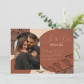 Boho Earth Tone Arch Foliage Terracotta Wedding Save The Date (Staand voorkant)