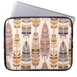 Boho Feathers: Tribaal Naadloos Patroon Laptop Sleeve