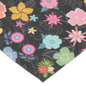 Boho Flowers Pattern B01.b Black BG Medium Tafelloper (Hoek)