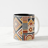 "Boho Geometric Pattern Mug, Earthy Tones Cup Tweekleurige Koffiemok (Voorkant rechts)