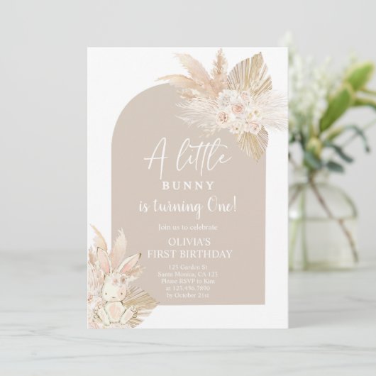 Boho Girl Bunny Rabbit Anniversaire Invitation (Debout devant)