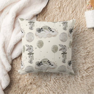 Boho in Neutrals: Slaapachtige Wasberen Kwekerij Kussen