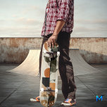 Boho Minimalist Skateboard - Terre Feuille géométr<br><div class="desc">Ce pont de skateboard présente un mélange de teintes terreuses et de formes abstraites avec un motif en feuilles,  créant un style boho minimaliste élégant. Parfait pour les patineurs attirés par l'esthétique naturelle,  ce design unisexe apporte simplicité moderne et beauté organique à chaque tour.</div>