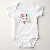 Boho Modern Font Baby Het is koud buiten Kerstmis Romper (Voorkant)