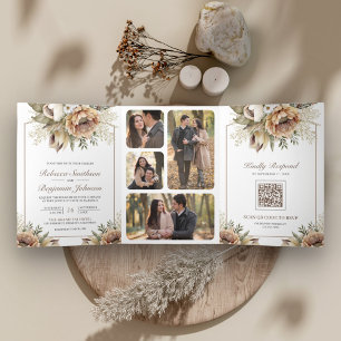 Boho Neutrale Aardse Bloem Taupe QR Code Trouwen Drieluik Uitnodiging