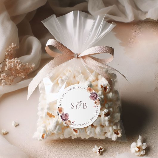 Boho Paarse Bloemen Ronde bruiloft Sticker Initial