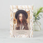 Boho Pampas Grass Graduate Photo Faire-part (Debout devant)