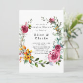 Boho Pink Bourgogne Floral Couples Invitations de  (Debout devant)
