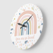 Boho Rainbow & Raindrops Horloge des infirmières (Angle)