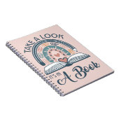 Boho Rainbow Reading Het staat in een boek Notitieboek (Rechterzijde)