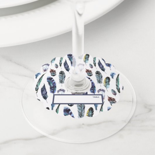 Boho Style Waterverf Feathers Place Card Wijnglaslabel (Dichtbij)