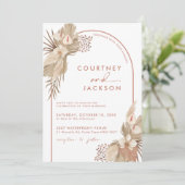 Boho Terracotta Arch Pampas Grass Wedding Invitati Kaart (Staand voorkant)