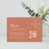 Boho Warm Sienna Terracotta Bloemen QR Code Huweli RSVP Kaartje (Staand voorkant)