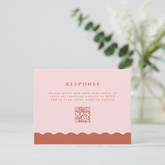 Boho Wavy Edge Terracotta & Blush QR Code Weddensc RSVP Kaartje (Staand voorkant)