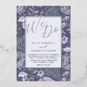 Boho Wild Flowers Paars en Silver Script Weddensch Folie Uitnodiging (Voorkant)