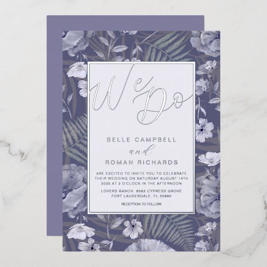 Boho Wild Flowers Paars en Silver Script Weddensch Folie Uitnodiging (Voorkant / Achterkant)