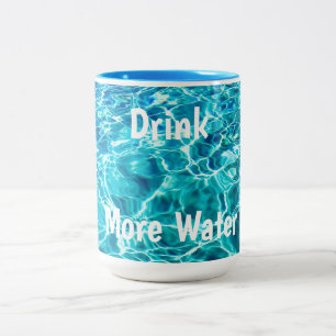 Boire de l'eau de la Mug